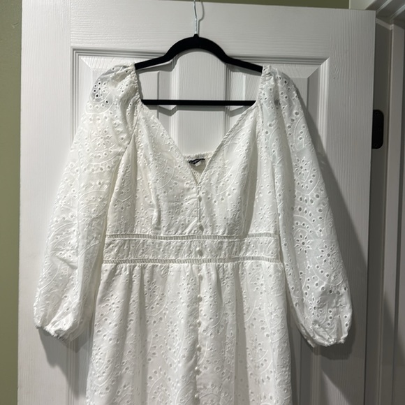 Beautiful Maxi Dress - Picture 2 of 12